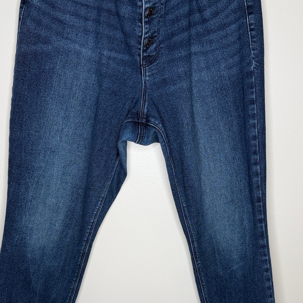 Old Navy Rockstar Super Skinny Ankle Mid-Rise Jeans - Picture 4 of 14